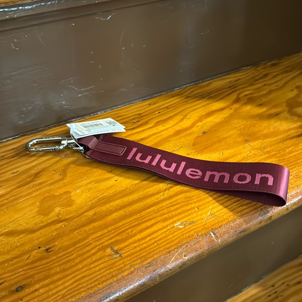 NWT Lululemon Never lost Keychain -Fuscia